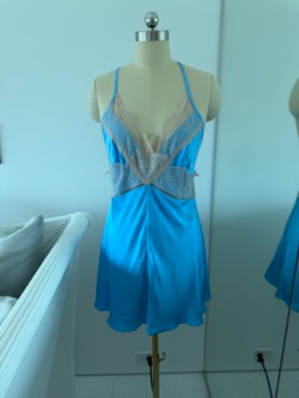 Victoria Beckham Lace Cross Back Cami Top – Sky Blue US 8/UK12/FR 40/IT 44.